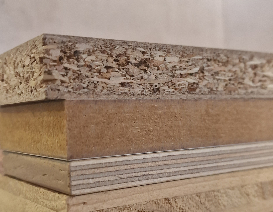 δείγματα από έπιπλα μπάνιου (μοριοσανίδα, MDF, κόντρα πλακέ θαλάσσης, μασίφ ξύλο)